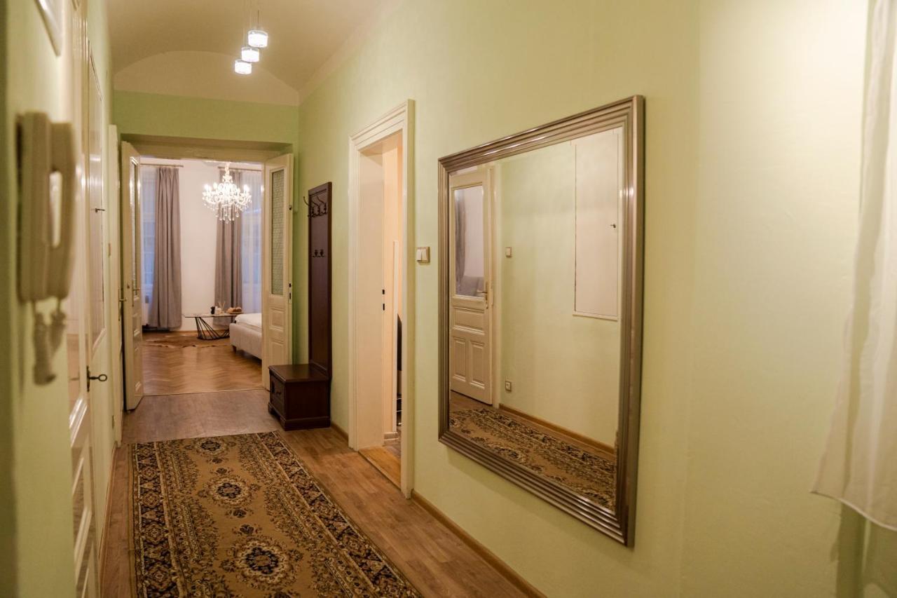 Helen Homestay Vaclavske Namesti Прага Екстериор снимка