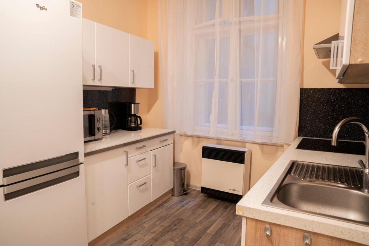 Helen Homestay Vaclavske Namesti Прага Екстериор снимка