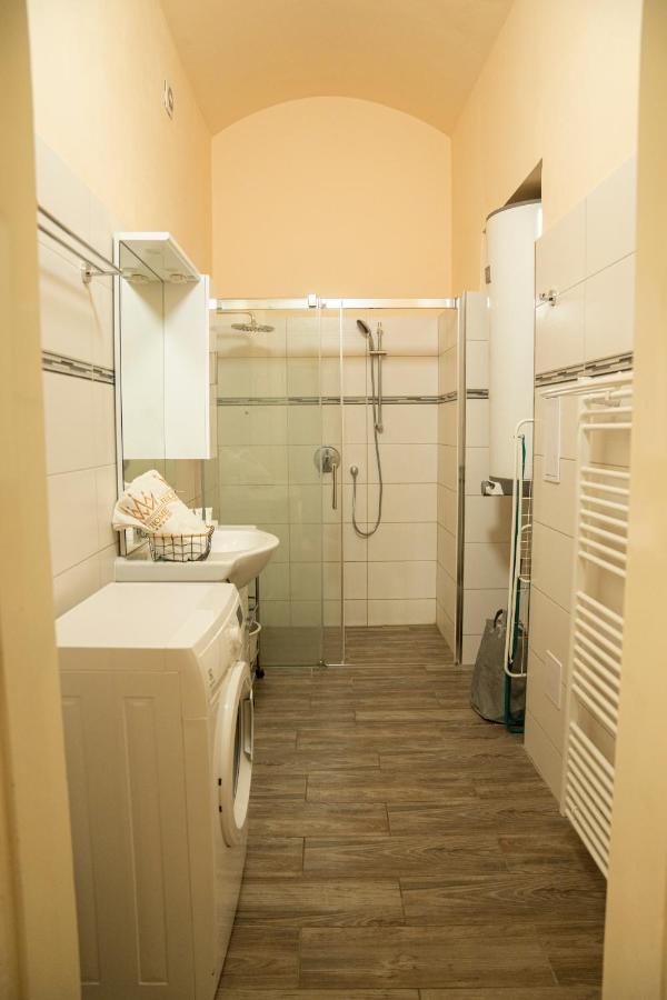 Helen Homestay Vaclavske Namesti Прага Екстериор снимка