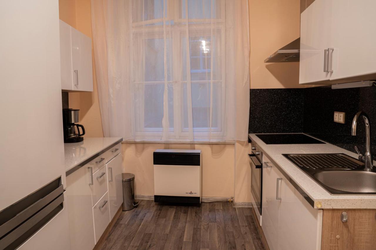 Helen Homestay Vaclavske Namesti Прага Екстериор снимка