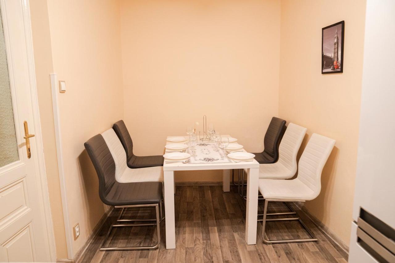 Helen Homestay Vaclavske Namesti Прага Екстериор снимка