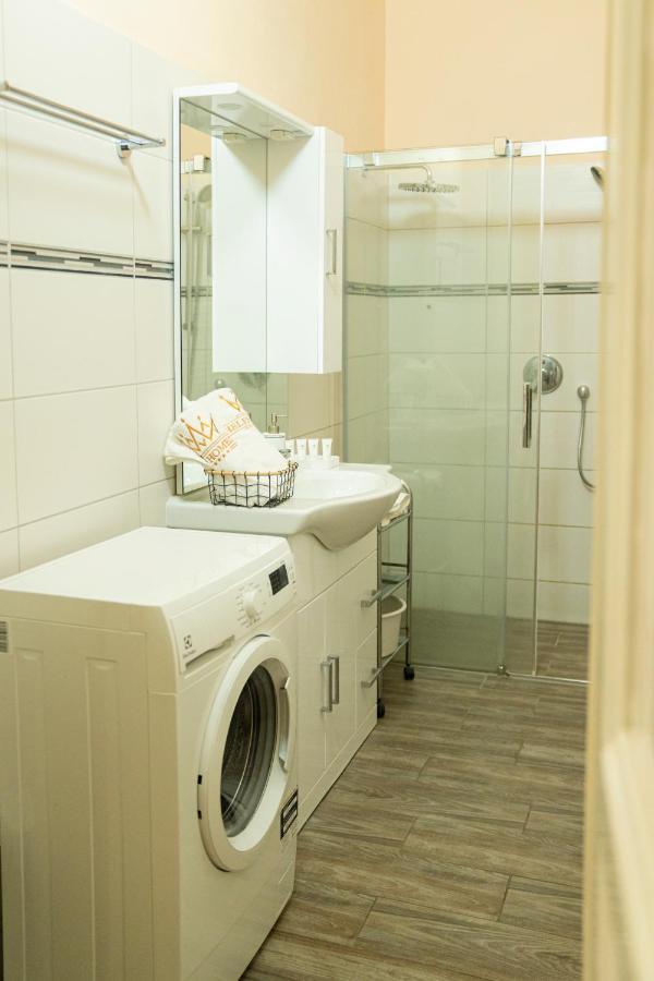Helen Homestay Vaclavske Namesti Прага Екстериор снимка
