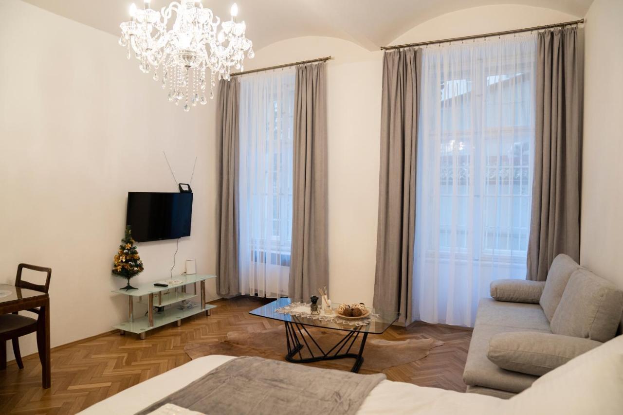 Helen Homestay Vaclavske Namesti Прага Екстериор снимка