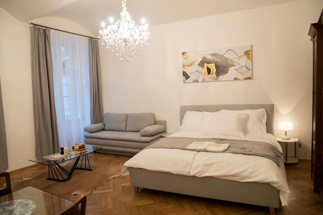Helen Homestay Vaclavske Namesti Прага Екстериор снимка