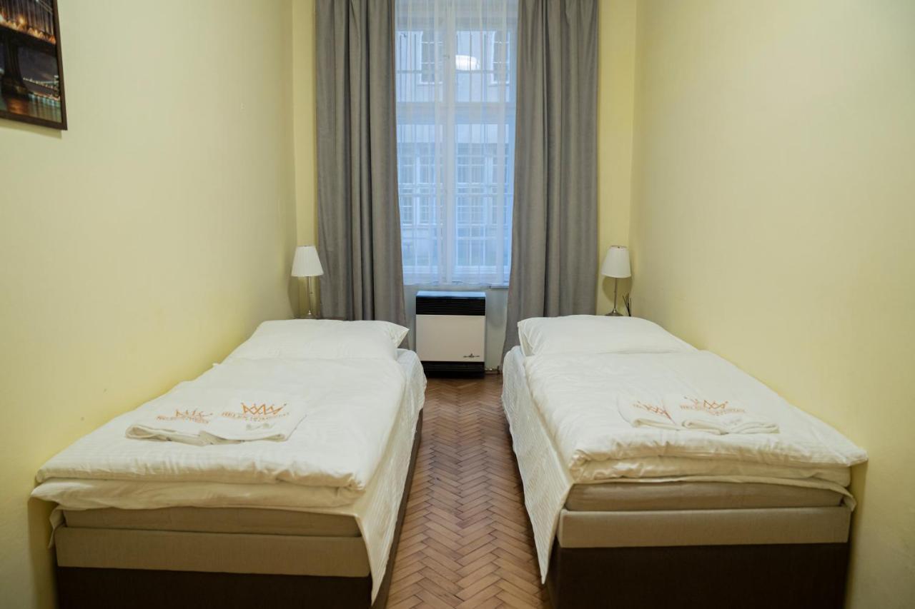 Helen Homestay Vaclavske Namesti Прага Екстериор снимка