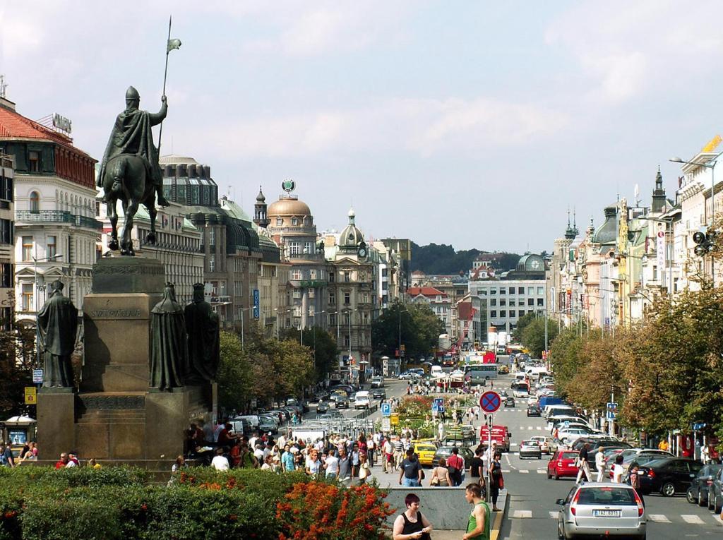 Helen Homestay Vaclavske Namesti Прага Екстериор снимка